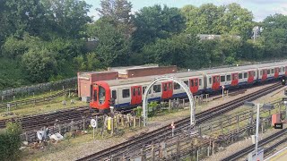 Fantastic view District Line train arriving at Ealing Broadway [upl. by Ceevah]