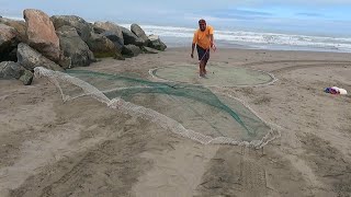 ¡Mira las Atarrayas de Pesca que hizo este Hombre y como Tirarlas en orilla de Mar [upl. by Nahc]