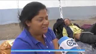 Migrante Hondureña se queja de alimentos quotFrijoles y tortillas con comida para puercosquot [upl. by Giess563]