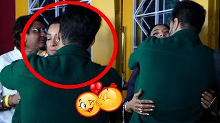 Ohh No Rupali Ganguly amp Amir Ali KISS 💋 In Public  Rupali Birthday Bash  Watch Full Video [upl. by Langdon808]