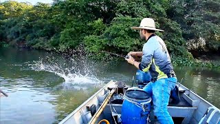 IMPRESSIONANTE OQUE APARECEU NESSA PESCARIA DE TRAÍRA PESCARIA NO RIO PARANÁ [upl. by Malloy6]