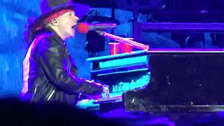 NOVEMBER RAIN  GUNS N ROSES I Winnipeg August 24 2017 IGF  Not in this Lifetime [upl. by Bram931]