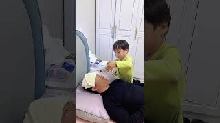 爸爸生病了，儿子这样的喂饭方式也太牛了！Cute babyCute呆萌小米宝聪明宝宝萌娃整蛊测试 [upl. by Lika]