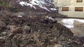 Cerreto Laghi palazzina evacuata per una frana [upl. by Wald]