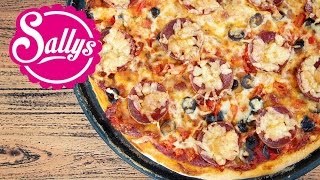 Pizza Rezept  Grundrezept Pizzateig amp schnelle Soße  Sallys Welt [upl. by Colson64]