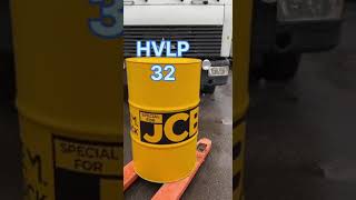 Гидравлическая масло JCB Hydraulic Fluid HPVL 32 [upl. by Zischke941]