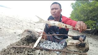 PASANG PUKAT DAN BAKAR IKAN DI PANTAI [upl. by Marden]