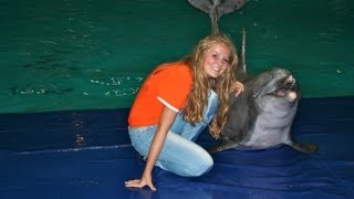 Laura van den Elzen  14 years  singing with Dolphins Dolfinarium Harderwijk  WorldVision [upl. by Tsiuqram779]