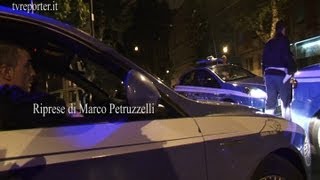 VOLANTE 113 RAPINANO UNA RAGAZZA E FERISCONO UN AGENTE ARRESTATI [upl. by Ledairam]