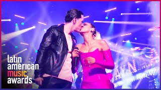 Guaynaa y Lele Pons cantan Abajito y De Party En Party  Latin AMAs 2023 [upl. by Yrome765]