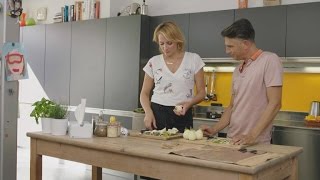 Speculaastaart met gepocheerde peertjes  Sofie in de keuken van  VTM Koken [upl. by Maryrose]