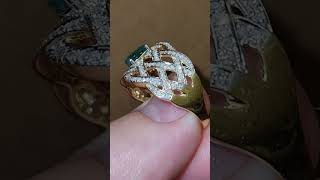 золотое кольцо с бриллиантами и изумрудом золот emeraldjewelry золотыесерьги jewelry emerald [upl. by Nylave]