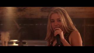 Violet Sings and Dances on the Bar Coyote Ugly 2000 [upl. by Mayes]