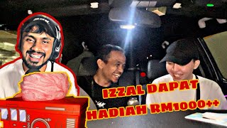 IZZAL TERGAMAM TENGOK HADIAH YANG DIA DAPAT [upl. by Docilu]