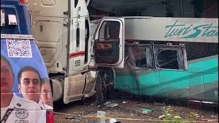 Turistar y tráiler de MILAC chocan en la Autopista Siglo XXI caseta Chapultepec TransporteDeCarga [upl. by Amabelle]