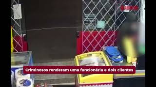 Polícia prende bandido que atirou em cliente de mercado no São Vicente [upl. by Larue]