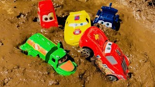 Carros para Niños Atrapados en un Pantano  Aventuras de Rayo McQueen  Cars Disney [upl. by Ranice]