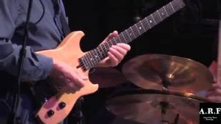 quotAllan Holdsworth plays Guthrie Govan quot  AMAZING RARE FOOTAGE [upl. by Annaes531]