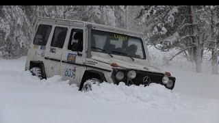 Mercedes Gclass в глубоком снегу [upl. by Nylirac411]