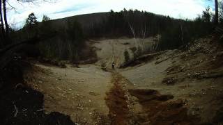 1986 yamaha IT200 and a 1983 honda XR500 versus a sandpit hill climb [upl. by Dalury]