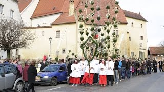 Palmsonntag in Kößlarn  Prozession mit meterhohen Palmbuschen und dem Kößlarner Palmesel [upl. by Shuman]