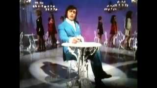 Engelbert Humperdinck Cafe 1970 Rare Video [upl. by Bekki]