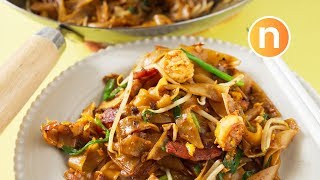 Malaysian StirFried Rice Noodles  Char Kway Teow  Kuey Teow Goreng  炒粿条 Nyonya Cooking [upl. by Urban]