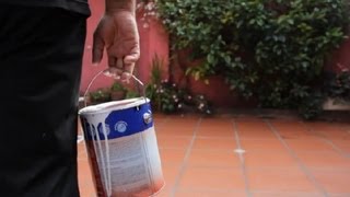 Cómo abrir una lata de pintura  Aprende a reparar tu hogar [upl. by Acie391]