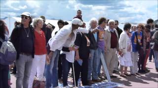 LES RAELIENS PROPOSENT 1 MINUTE DE MEDITATION POUR LA PAIX AU FESTIVAL DE CANNES 2013 [upl. by Norac]