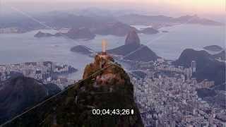 Statue Cristo Redentor auf dem Berg Corcovado in den TijucaWäldern in Rio de Janeiro in Brasilien [upl. by Euqinitram]