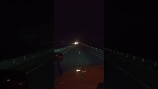 Captan el momento en que intentaron asaltar al conductor de un trailer en la autopistaPueblaOrizaba [upl. by Ahsikcin298]