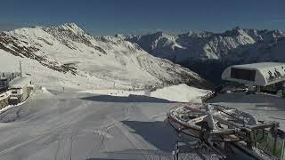 1e Skiers in Wintergebied Sölden [upl. by Dunaville]