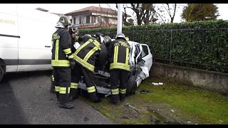 Vigevano schianto sul rettilineo tre mezzi coinvolti un ferito in condizioni serie [upl. by Megargee756]