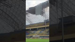 Atap Stadion Wibawa Mukti Bekasi Hancur Diterjang Hujan Deras news beritaterkini bekasi [upl. by Rona]