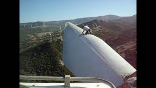 Especialistas riesgo extremo altura vertigo verticales en aerogeneradores Tarifa [upl. by Dione]