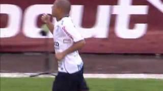 GOL do Roberto Carlos em clássico  Corinthians 3 X 1 São Paulo [upl. by Otrevogir]