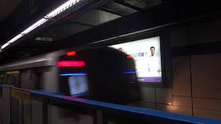 Extra Footage 2 Taipei Metro C321 SiemensSGP EMU GTOVVVF  Arriving Ximen Station 台北捷運板南線 抵達西門站 [upl. by Eelirol]