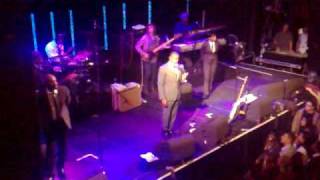 Raphael Saadiq  Oh Girl live in Paradiso [upl. by Akemak]