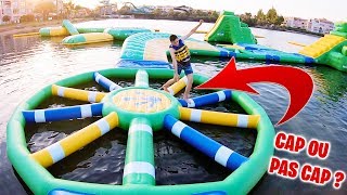 CHALLENGES amp DÉFIS DANS UN PARC AQUATIQUE GONFLABLE AQUAPARK   Néo The One [upl. by Chastain]