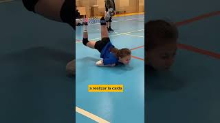 ¿Cómo Aprender a Lanzarse en Voleibol para Salvar una Pelota [upl. by Annawaj880]