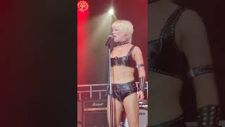 Knifey 🔪 Amyl and The Sniffers amylandthesniffers livemusic [upl. by Seko]