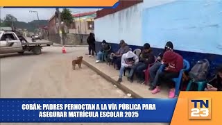 Cobán Padres pernoctan a la vía pública para asegurar matrícula escolar 2025 [upl. by Rednaeel177]