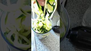 Saludable Zucchini Pasta RecetaFácil CocinaSaludable Zoodles ComidaFit LowCarb DoctorBayter [upl. by Noryb]