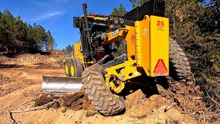 The challenging struggle of John Deere 670 GP grader on the forest roadGreyderin Odun Engeli [upl. by Ellekcim]