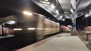 Pune Danapur Express at Full Speed crushing through Zamania Railway station [upl. by Yevreh]