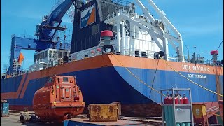 Oil spill cleanup in progress at Pasir Panjang Terminal after boat hits stationary vessel MPA [upl. by Antipus]