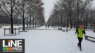 Jour de neige dans la capitale  Paris  France 22 janvier 2019 [upl. by Arette736]