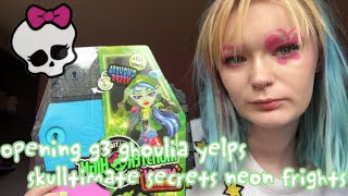 opening ghoulia yelps skulltimate secrets neon frights  bunniaster [upl. by Hcir]