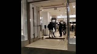 MIGRANTI PLJACKAJU BUTIK ZARA U BEOGRADU [upl. by Annahahs679]