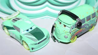 Mattel Disney Cars Glow Racers Fillmore amp Chase Racelott Vitoline Piston Cup NextGen Glow in Dark [upl. by Maighdlin]